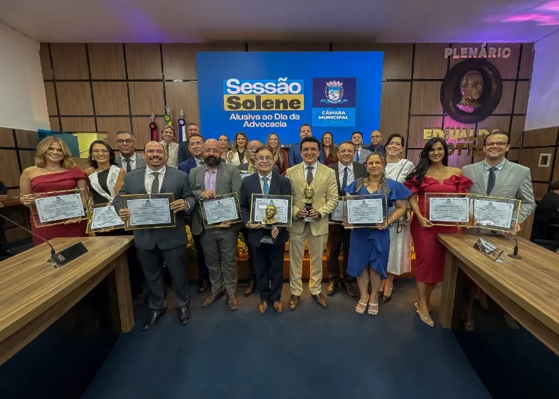 Câmara de Patos homenageia advocacia em sessão solene com entrega de títulos, comenda e votos de aplausos